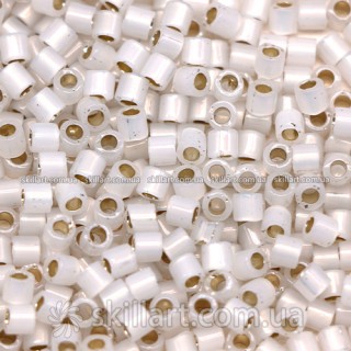 Бисер DBL-221 Miyuki Delica Beads 8/0 (блестящий, белый опал)
